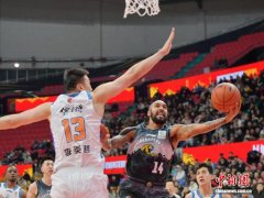 CBA常规赛：吉林男篮力克新疆取得主场两连胜